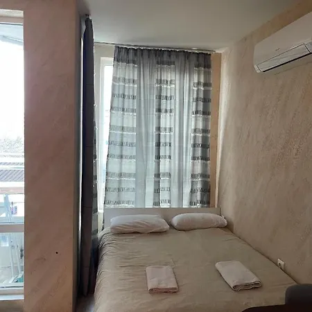 Colonel 945 Apartment *